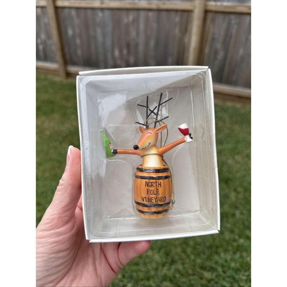 Wine Enthusiast Blitzen In A Barrel Bottle Stopper